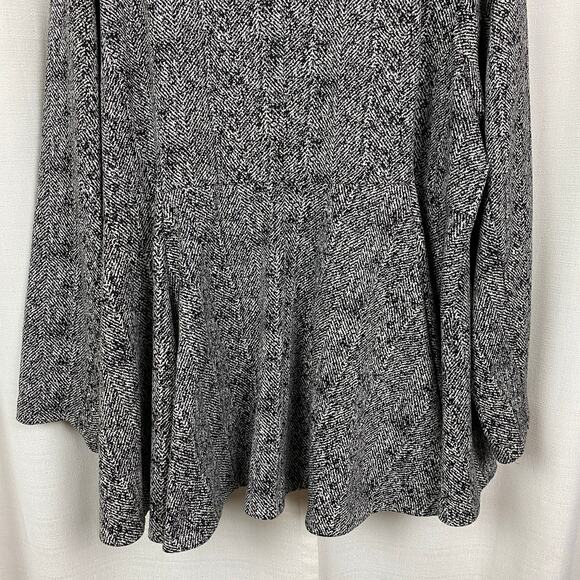 Torrid Black&White Chevron Peplum Jacket Sz.4 - Picture 14 of 16